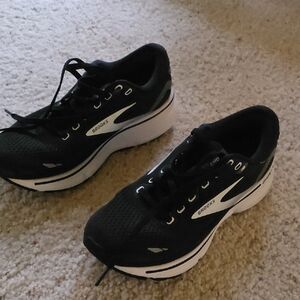 Brooks Women's Black Athletic Shoes